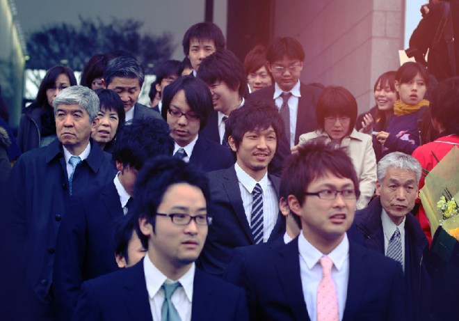 Japanese-salarymen-and-women