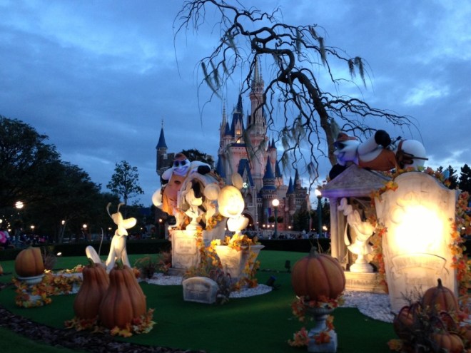tokyo disneyland halloween